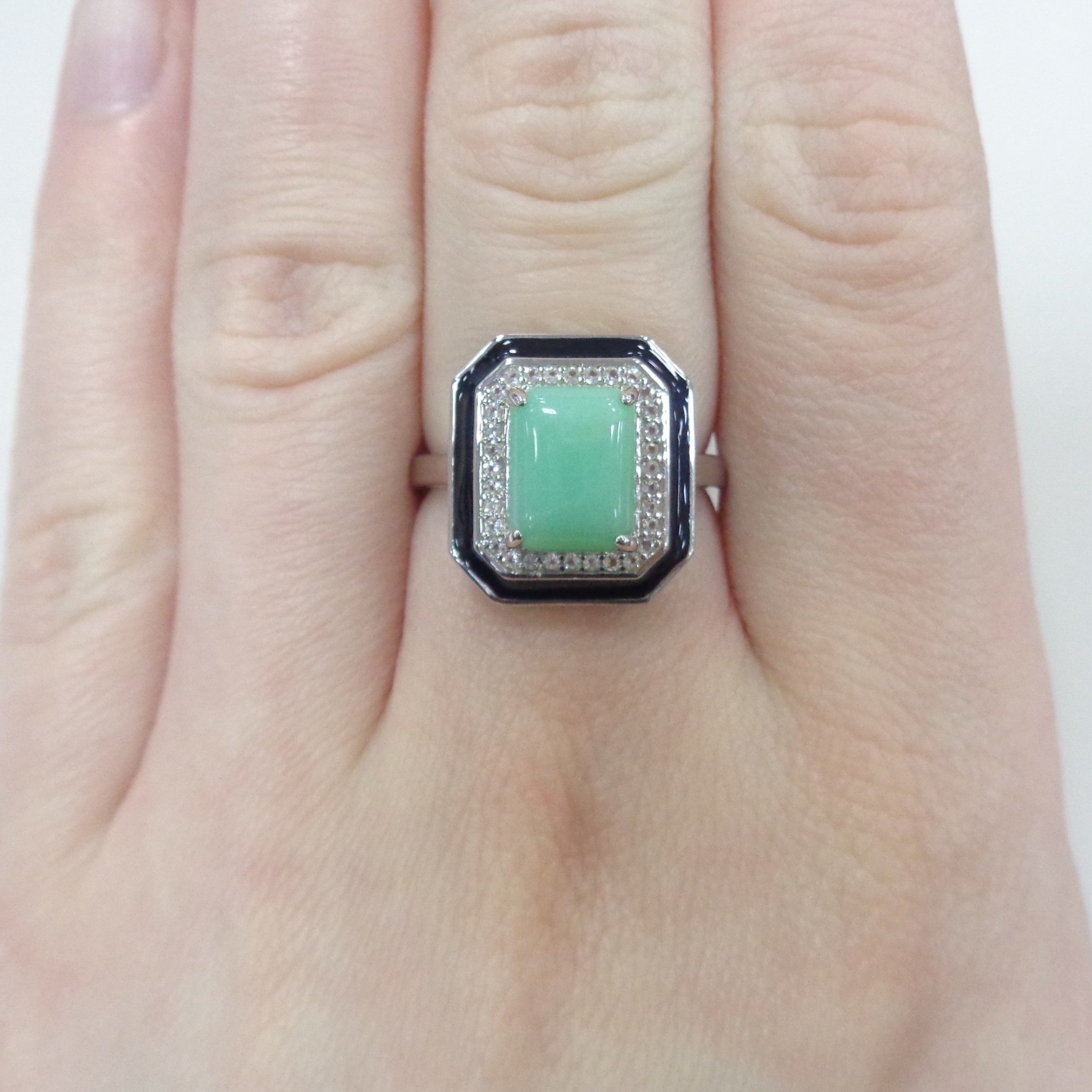 Серебряное кольцо с зеленым халцедоном